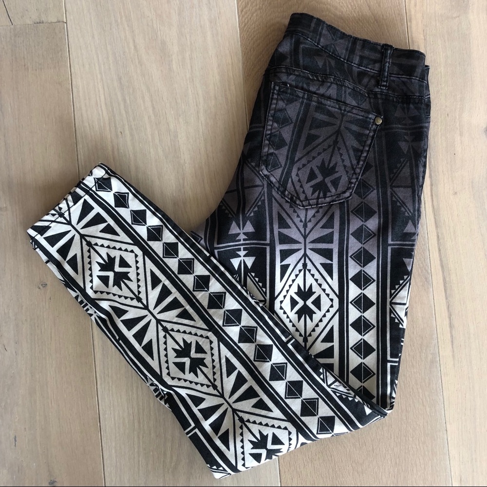 Aztec print black and white ombre jeans sz. 9